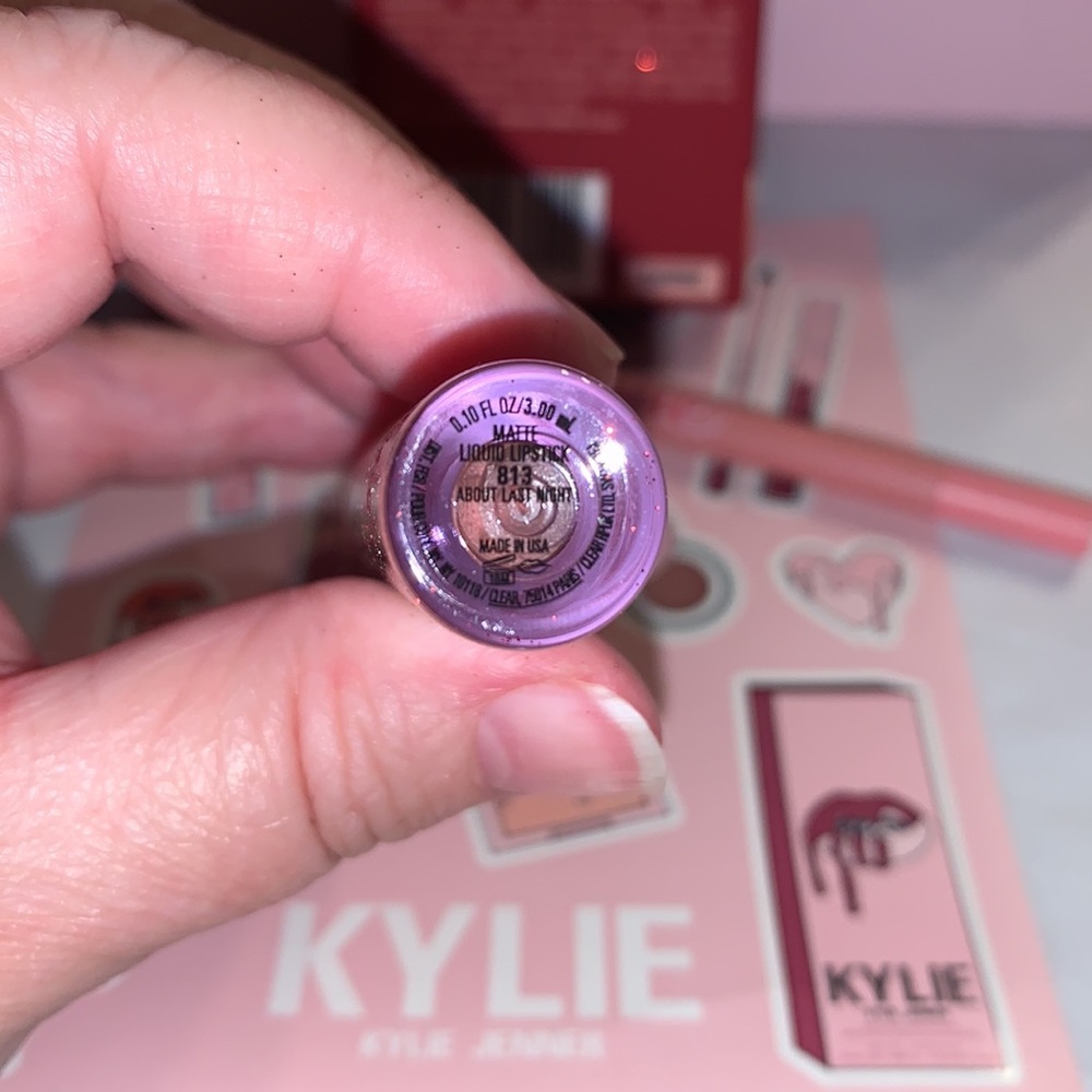 Kylie J Lip Kit Host Pick๐๐ - Picture 6 of 11